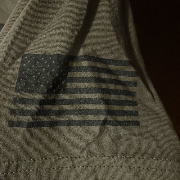 Army Green Cropped Gym Shirt - Picture 2 of 2